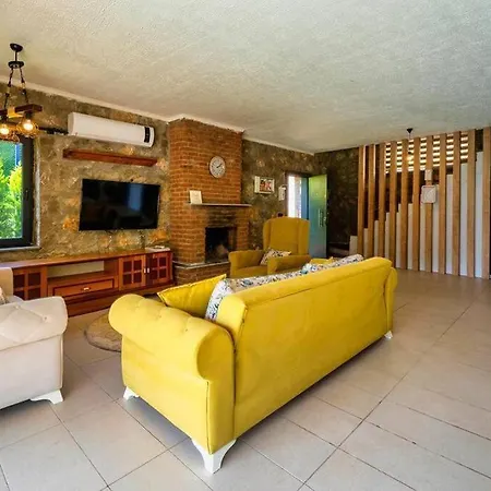 Sleeps 2 With Heated Pool Awz 273 * 费特希耶